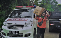 Deltalube Serahkan Bantuan Kepada Korban Gempa Cianjur