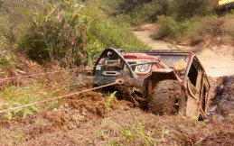 Seru, Pemilik Jip Ditantang Jajal Trek Offroad di Jambi