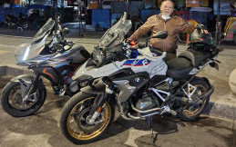 Usia 70 Tahun, Dokter Spesialis Ini Masih Doyan Touring dan Koleksi Motor Kencang
