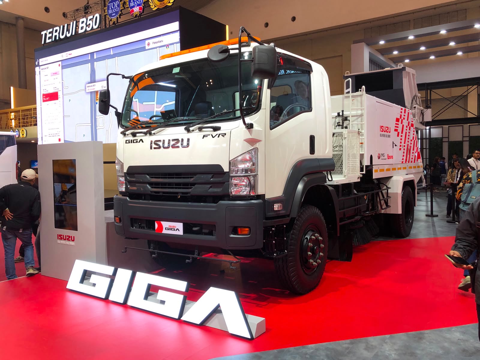 Isuzu Giga FVR Road Sweeper Memberikan Manfaat yang Lebih Luas 