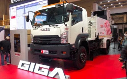 Isuzu Giga FVR Road Sweeper Memberikan Manfaat yang Lebih Luas 