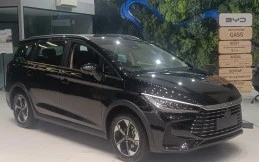 BYD M6 atau M6 DM? Simak Perbedaan Fitur, Desain dan Teknologi Penggeraknya