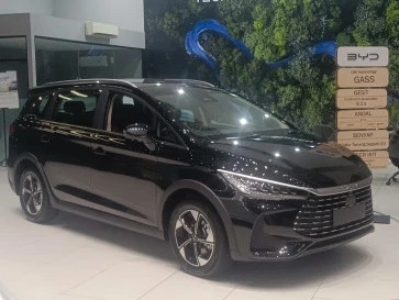 BYD M6 atau M6 DM? Simak Perbedaan Fitur, Desain dan Teknologi Penggeraknya