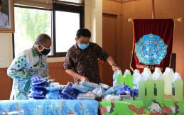 Cegah Corona Menyebar di Cilandak Jakarta, FIFGROUP Berikan APD dan Bansos