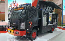 Kendaraan Water Treatment Berbasis Isuzu ELF NPS 4X4 Dengan Livery Brimob