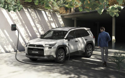 Suzuki Across PHEV 2026, Harganya Tembus Rp 1 Miliar