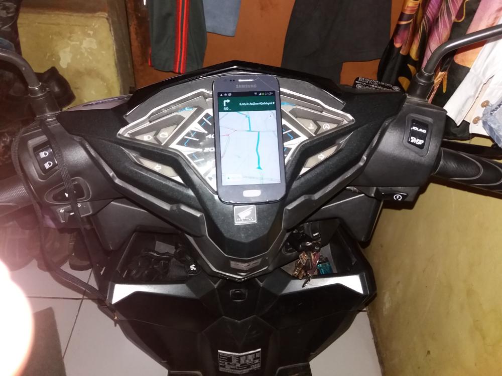 Taruh Hp di Dasbor Motor Ternyata Melanggar Lalu Lintas
