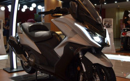 AK550, Skuter Canggih Kymco yang Asyik untuk Touring