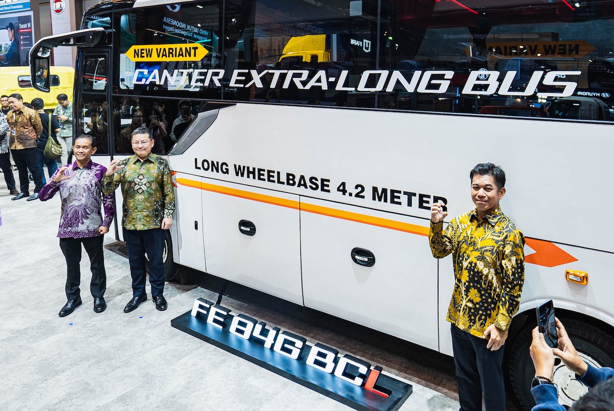 Canter Extra Long Bus