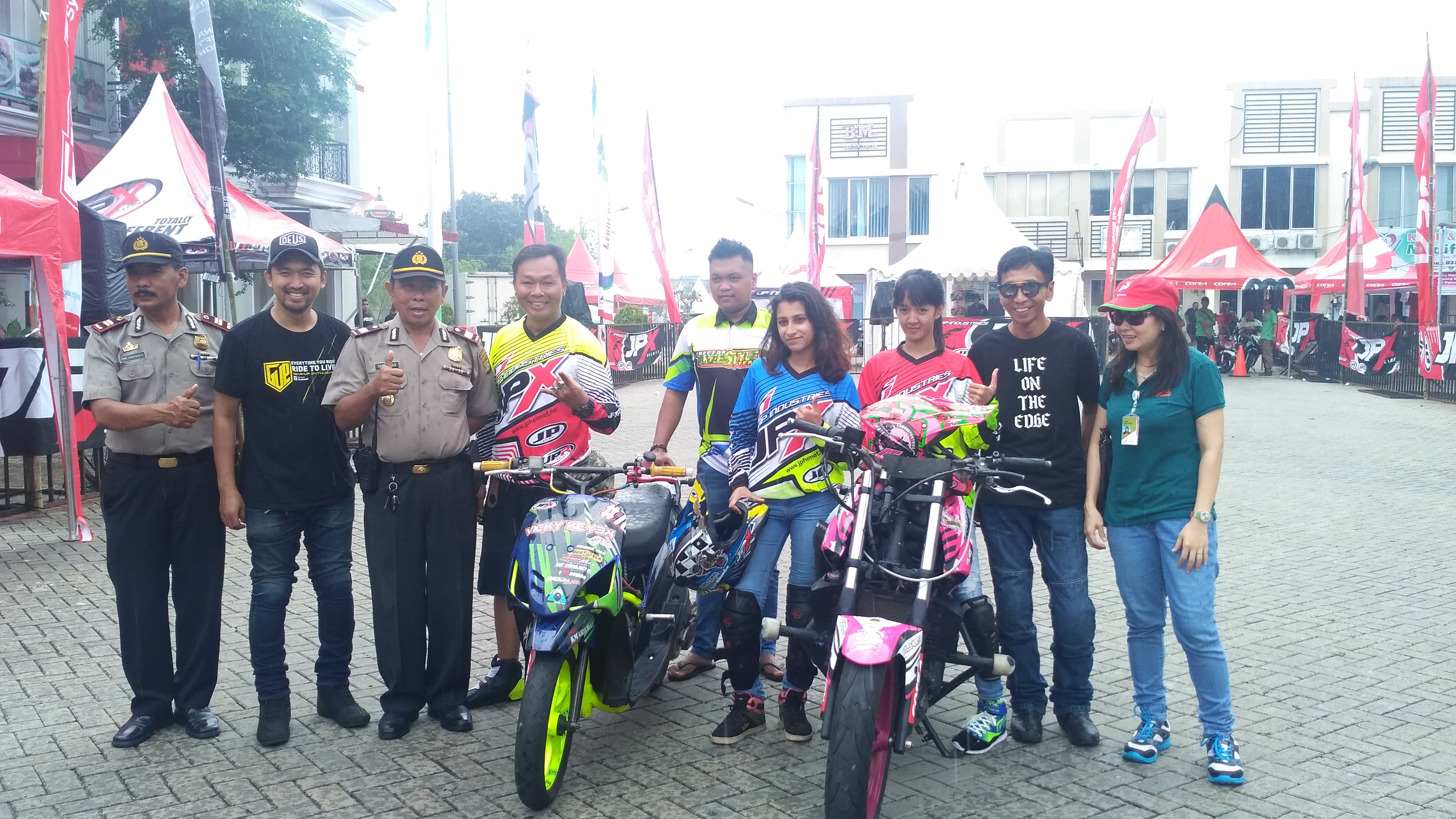 Kapolsek Pamulang Mengunjungi Acara Gymkhana Freestyle Championship Di City Market Pondok Cabe