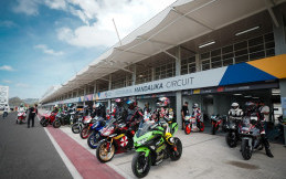 Pengguna Motor Gede dari Jakarta, Bandung dan Bogor Menjajal Sirkuit Mandalika
