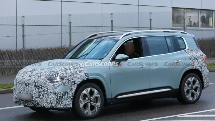 Meluncur 8 Desember, SUV Listrik Mercedes GLB Punya Kabin Superscreen