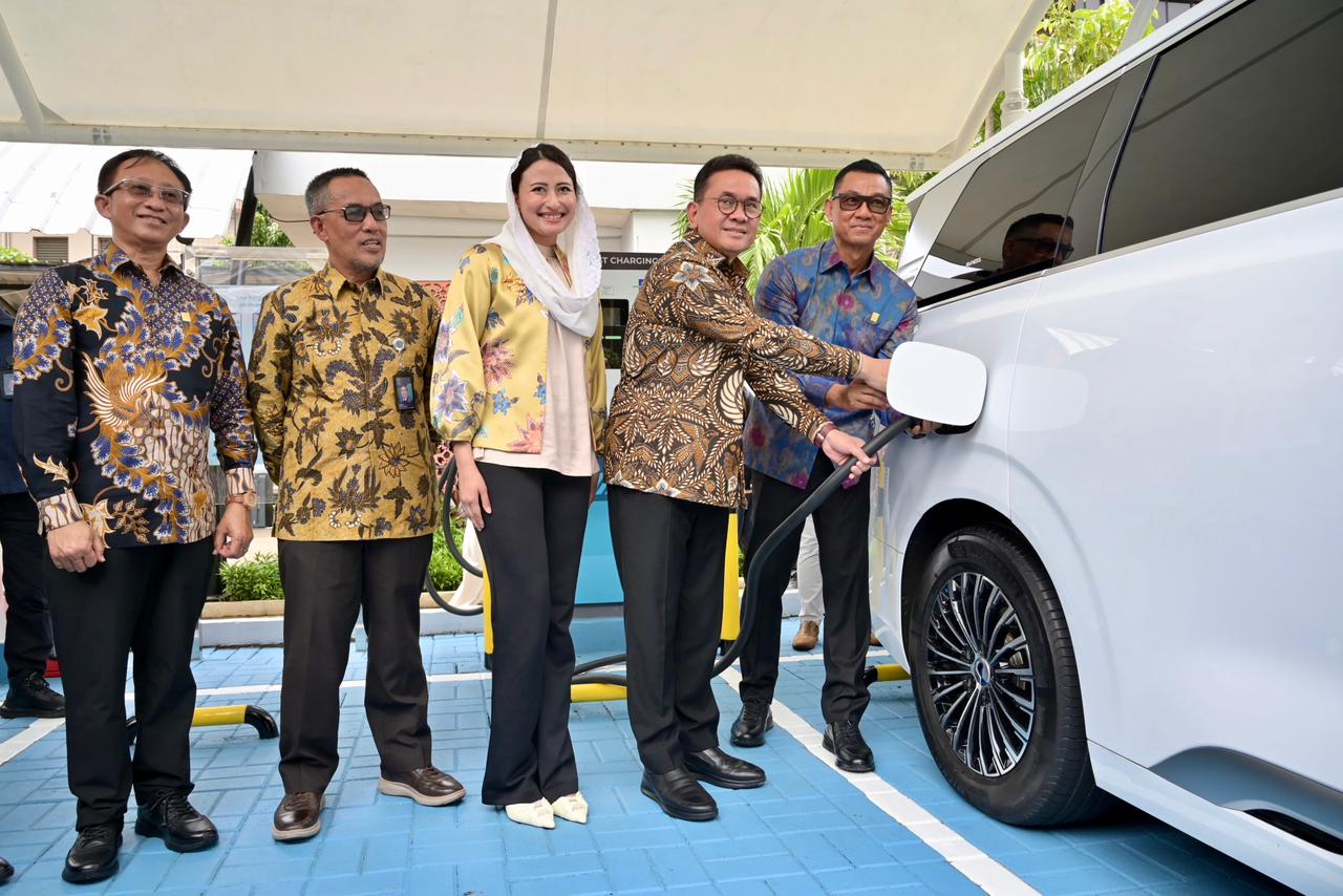 Isi Daya Cuma 30 Menit, PLN dan Kemendag Hadirkan SPKLU Ultra Fast Charging Baru