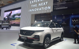 Wuling Almaz RS Pamerkan ADAS di IIMS Hybrid 2022