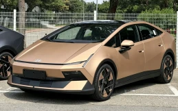 Hyundai Ioniq V Gak Cuma Futuristik dan Canggih, Bisa Ganggu Segmen Sedan Premium