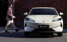 Taksi Listrik Linghui e7 Dibekali Fast Charging, 10-97 Persen Butuh Waktu 9 Menit