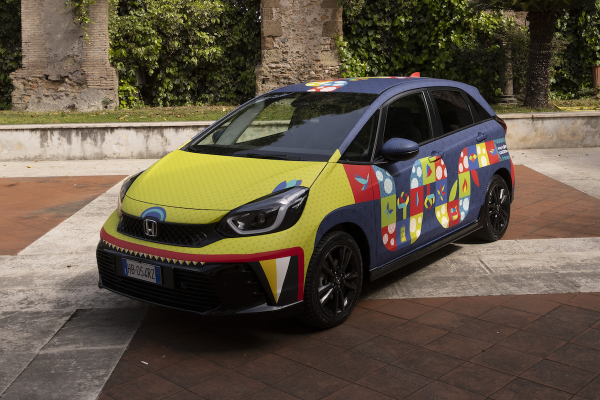 Honda Jazz Rayakan Seperempat Abad dengan Sentuhan Ikan Koi