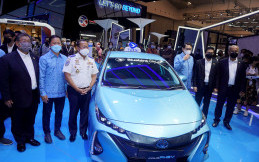 Toyota Prius PHEV Resmi Jadi Armada Taksi Bluebird