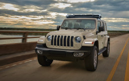 Jeep Wrangler Limited Edition Dengan Sunrider Flip Top Untuk Hard Top
