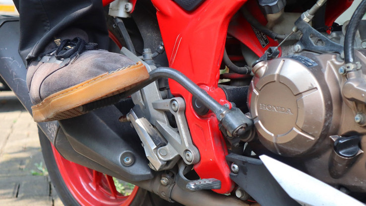 Mengapa Kick Starter atau Engkol Masih Dibutuhkan di Era Modern? Ini Alasannya