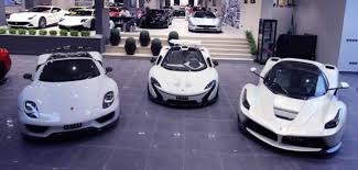 Diler Arab Saudi Ini Punya Koleksi Lengkap Ferrari Langka