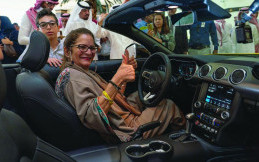 Wanita Arab Saudi Ini Diberi Hadiah Ford Mustang GT