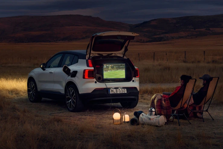 Volvo EX30 Kini Ada Fitur V2L dan Plug & Charge, Bisa Darurat Listrik!