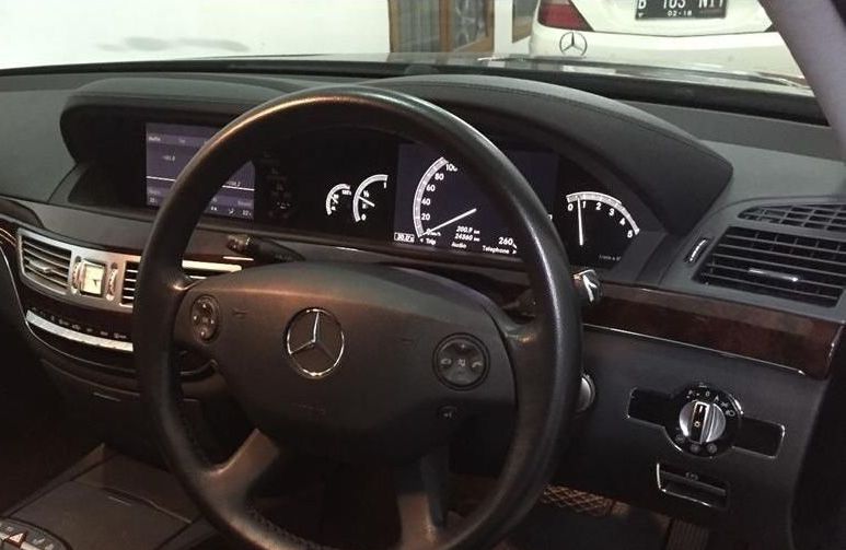 Dibawa ke Bengkel Resmi, Mercedes-Benz S350 Malah Mati Total  