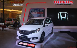 Honda Lakukan Penyegaran Pada Mobilio dan Civic Turbo Sedan