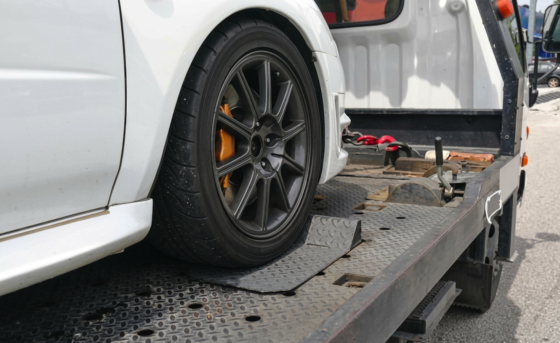 Mobil Bermasalah Setelah Perjalanan Jauh? Kenali 5 Tanda Wajib Towing