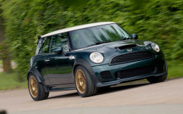 Mini Cooper RWD V8 Jalani Debut di Goodwood Festival 2021