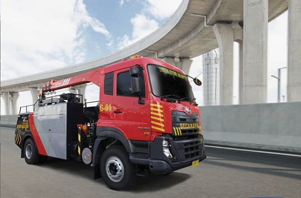 Keren, UD Trucks Quester Jadi Armada Derek Di Tol Becakayu