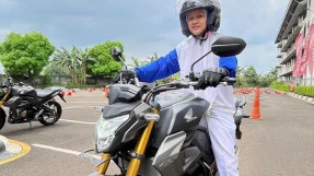 Saatnya Lady Bikers Kartini Paham Safety Riding di Jalan Raya