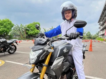 Saatnya Lady Bikers Kartini Paham Safety Riding di Jalan Raya