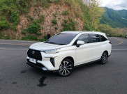 Mencoba Langsung Kendaraan Toyota Hybrid, Khususnya Veloz 