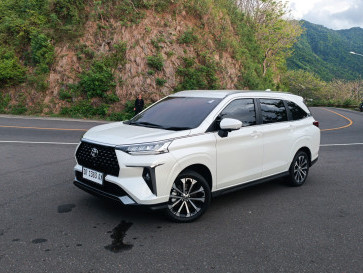 Mencoba Langsung Kendaraan Toyota Hybrid, Khususnya Veloz 