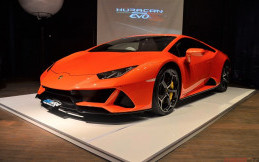 Galeri Foto Lamborghini Huracan Evo AWD