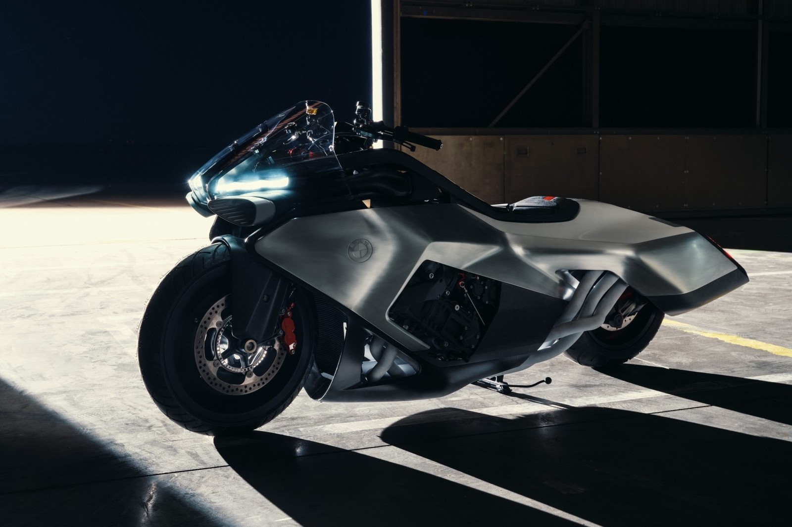 BMW Motorrad Vision K18, Motor Mewah 6-Silinder Tampil Radikal