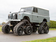 Gahar, Mobil Land Rover Pakai Roda Tank