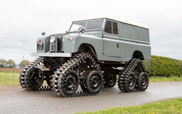 Gahar, Mobil Land Rover Pakai Roda Tank