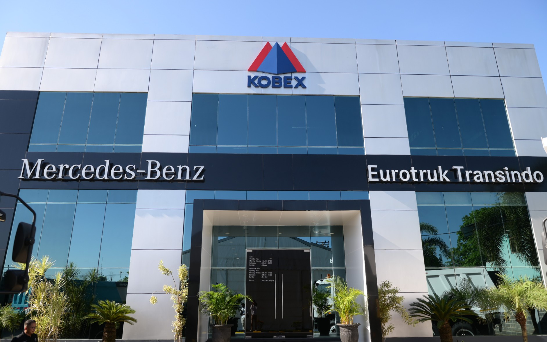 DCVI dan Eurotruk Resmikan Show Room Baru di Banjarmasin