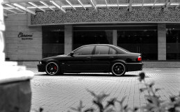 Ganteng Doang? Modifikasi BMW 528i Ini Pakai Parts M5 dan Ganti Mesin