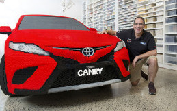 Unik, Toyota Membuat Mobil Replika Camry Dari Lego