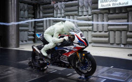 Boneka 3D Pembalap Jadi Riset Aerodinamika BMW S1000RR