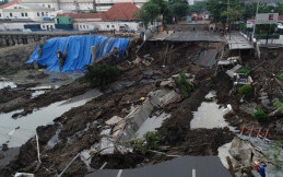 Pasca Ambles, Polisi Lakukan Rekayasa Lalu Lintas di Jalan Raya Gubeng