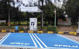 Pakai Mobil Listrik Gak Lagi Khawatir, Bisa Isi Baterai di Rest Area