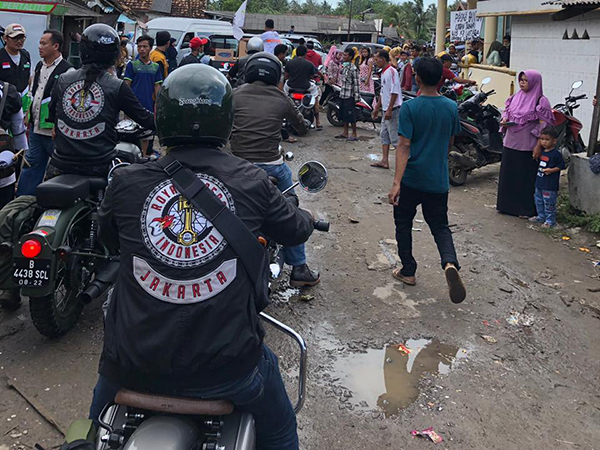 Komunitas Royal Enfield Lakukan Donasi Korban Tsunami ke Banten dan Lampung