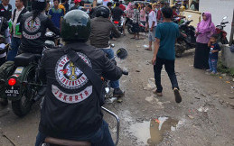 Komunitas Royal Enfield Lakukan Donasi Korban Tsunami ke Banten dan Lampung