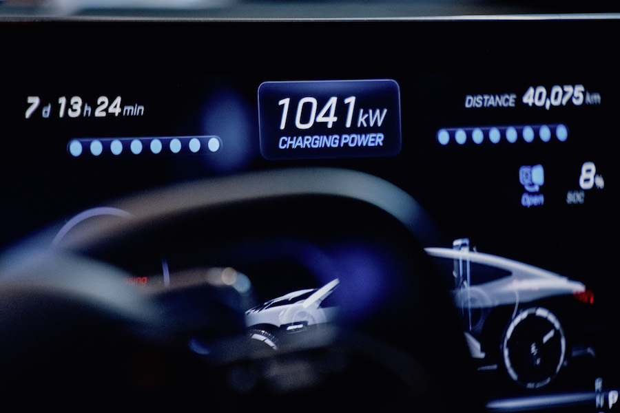 Rahasia Baterai Mobil Listrik Awet ada di Strategi Pengisiannya