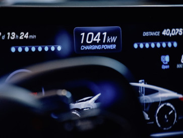 Rahasia Baterai Mobil Listrik Awet ada di Strategi Pengisiannya